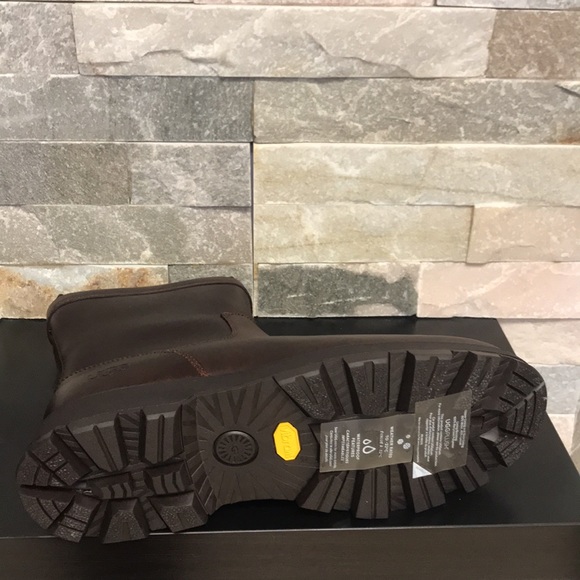 UGG Men's Kennen Chelsea Boot - Picture 10 of 10